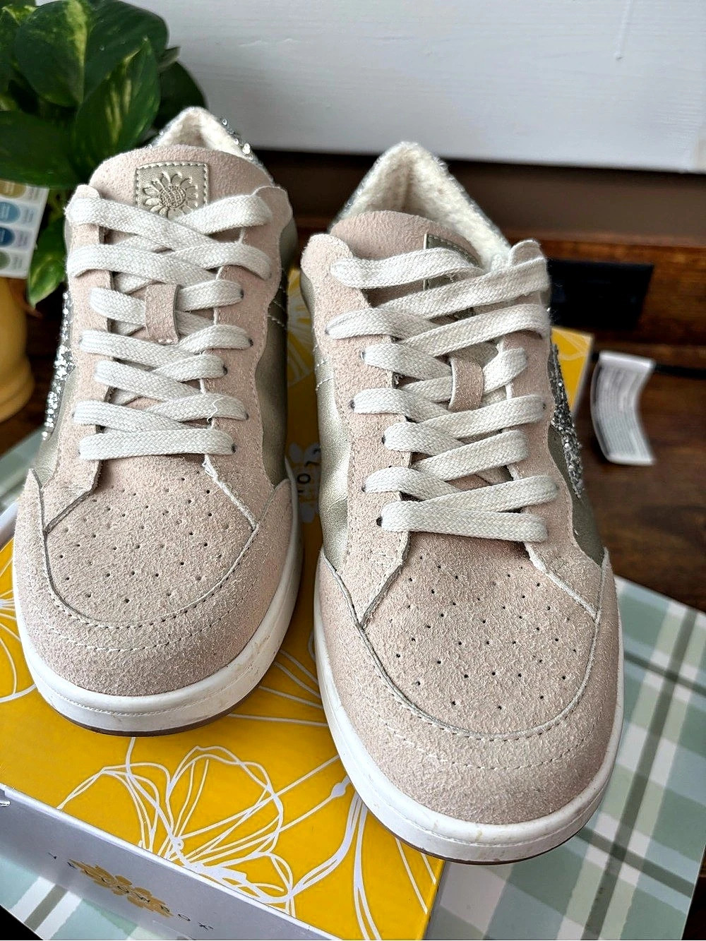 Yellow Box Nizza Light Gold Sneaker Glitter Stars Pink & Gold US 8